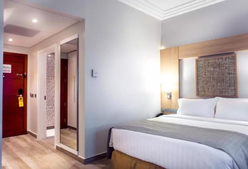 هتل Golden Tulip Le Diplomate