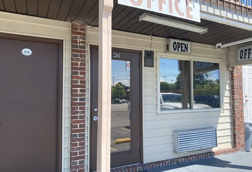 فندق على الطريق Redwood Inn