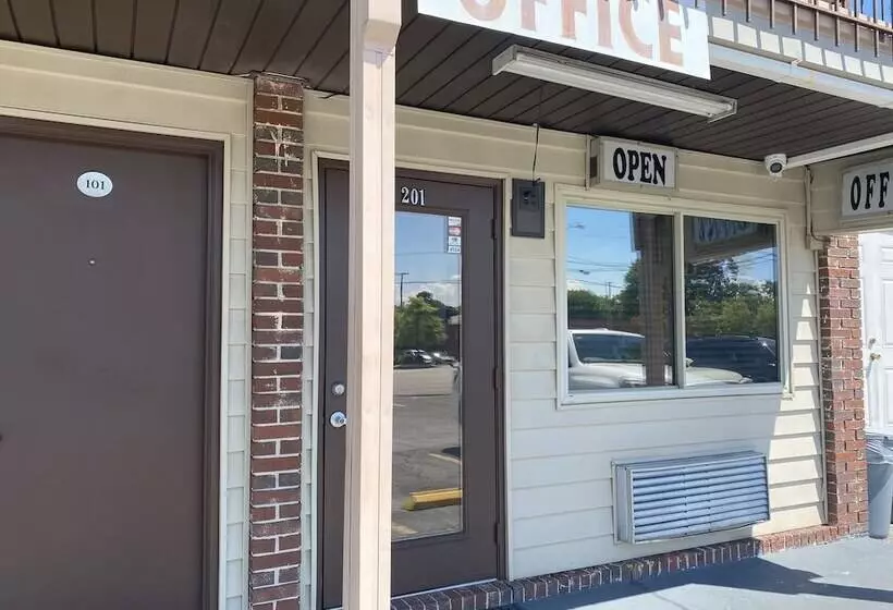 モーテル Redwood Inn