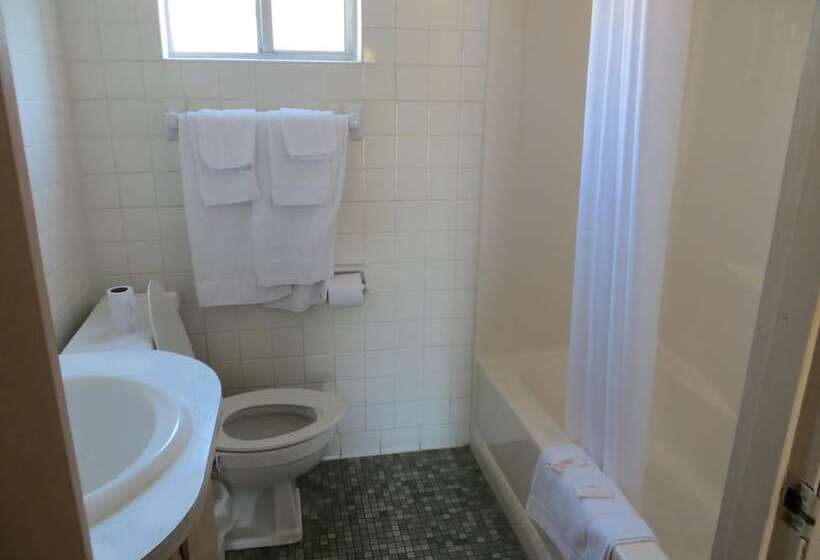 فندق على الطريق Redwood Inn