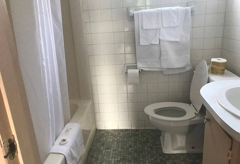 فندق على الطريق Redwood Inn