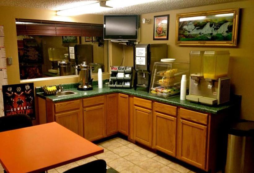 מוטל Hwy Express Inn & Suites
