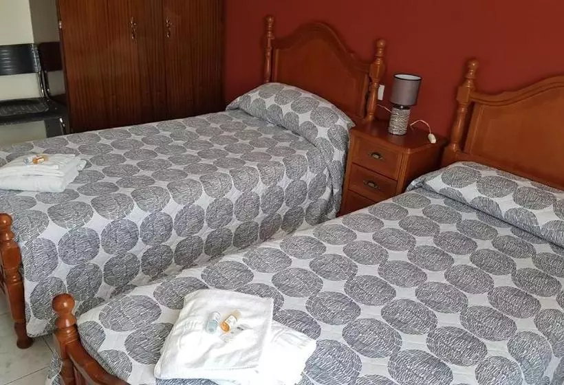 ユースホステル Hostal Costa Victoria