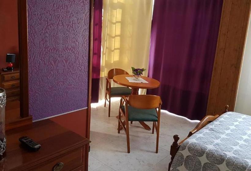 فندق صغير Hostal Costa Victoria