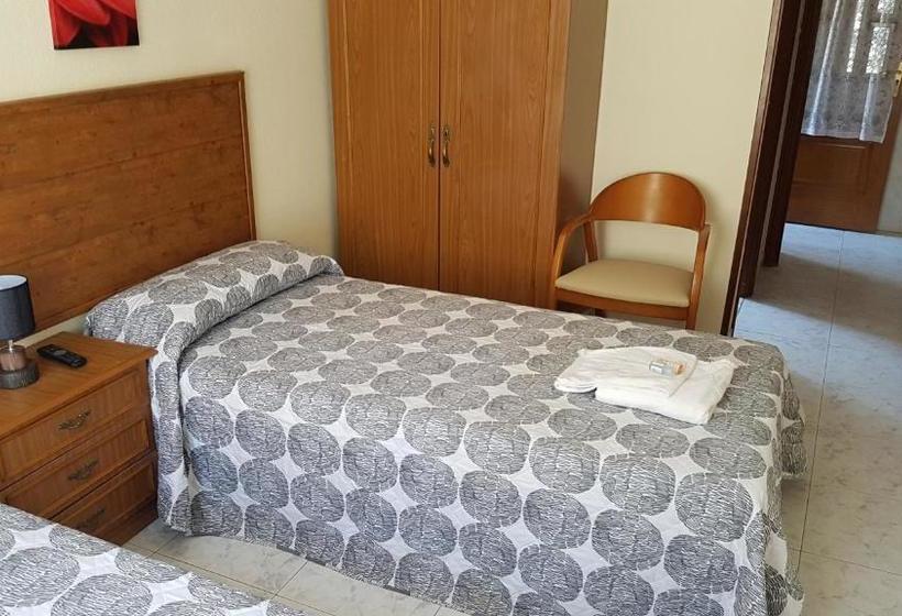 فندق صغير Hostal Costa Victoria