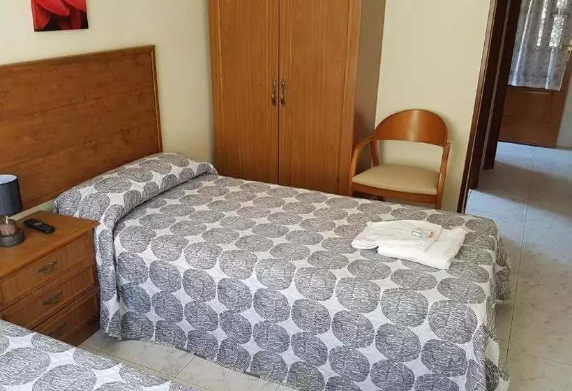 ユースホステル Hostal Costa Victoria