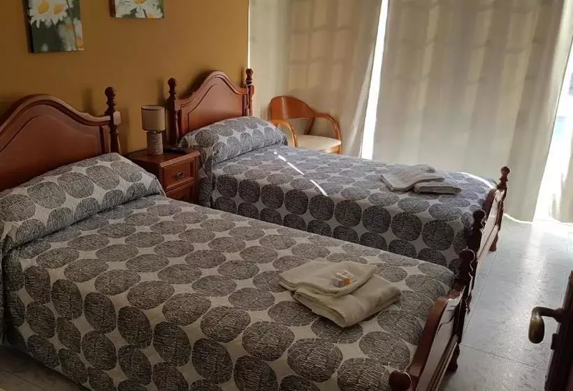 ユースホステル Hostal Costa Victoria