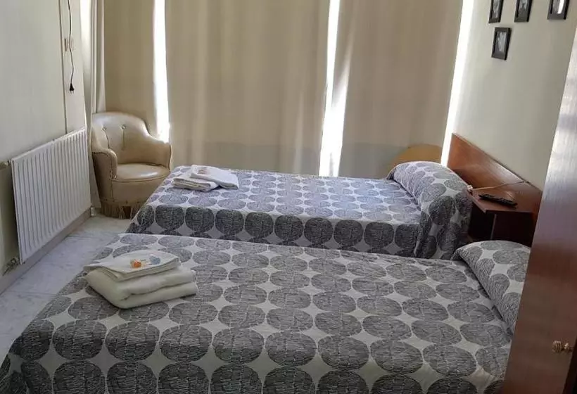 ユースホステル Hostal Costa Victoria
