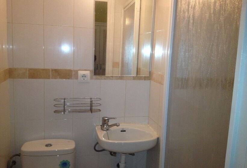 Bhg Hostel Secar De La Real