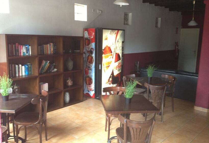 Bhg Hostel Secar De La Real