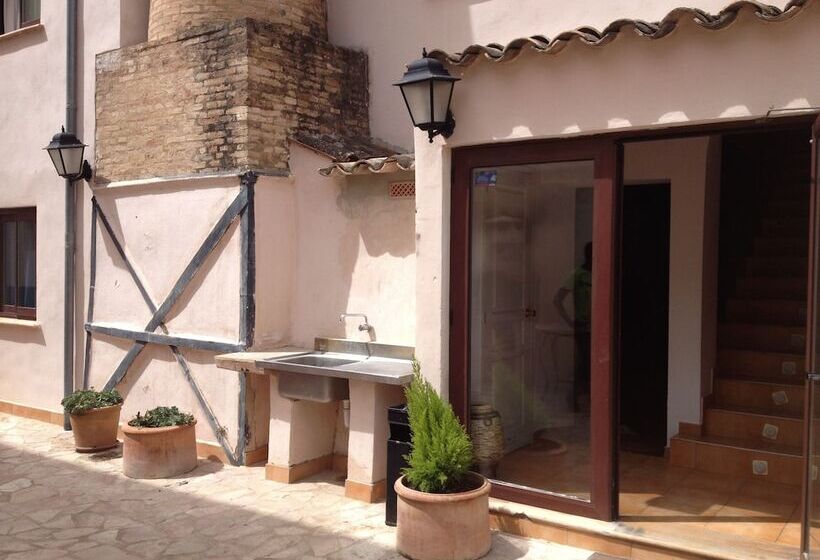 Bhg Hostel Secar De La Real