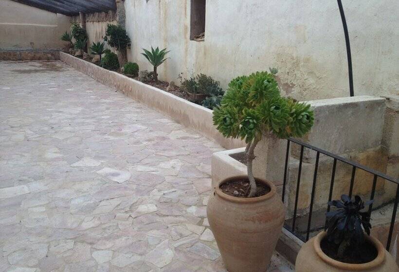 Bhg Hostel Secar De La Real