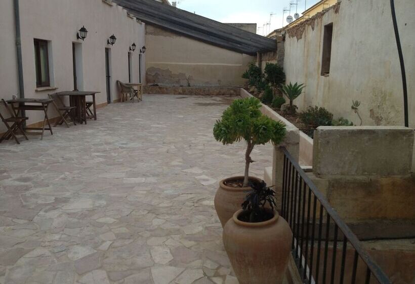 Bhg Hostel Secar De La Real