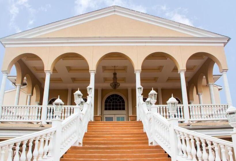 Отель Chateau Suites