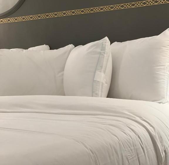 Отель Chateau Suites