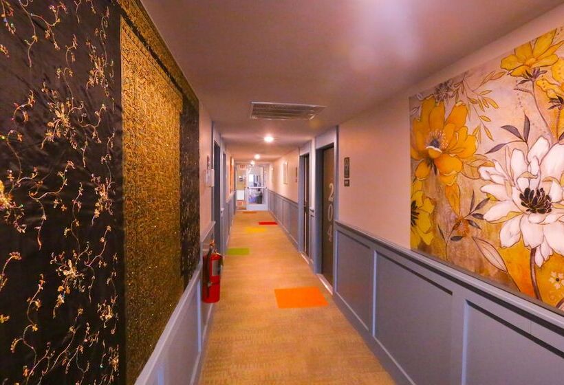 Отель Chateau Suites