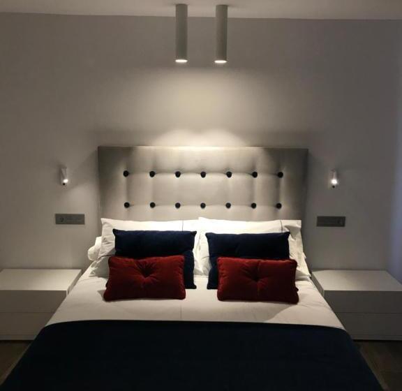 هتل Duque De Calabria