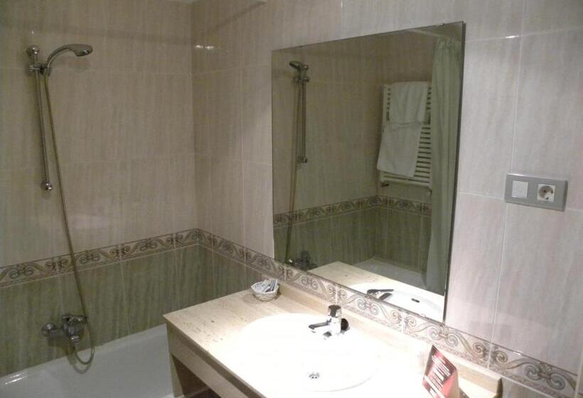 هتل Duque De Calabria