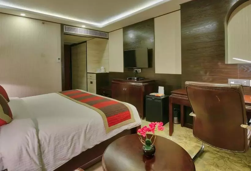 ホテル Polo Inn & Suites