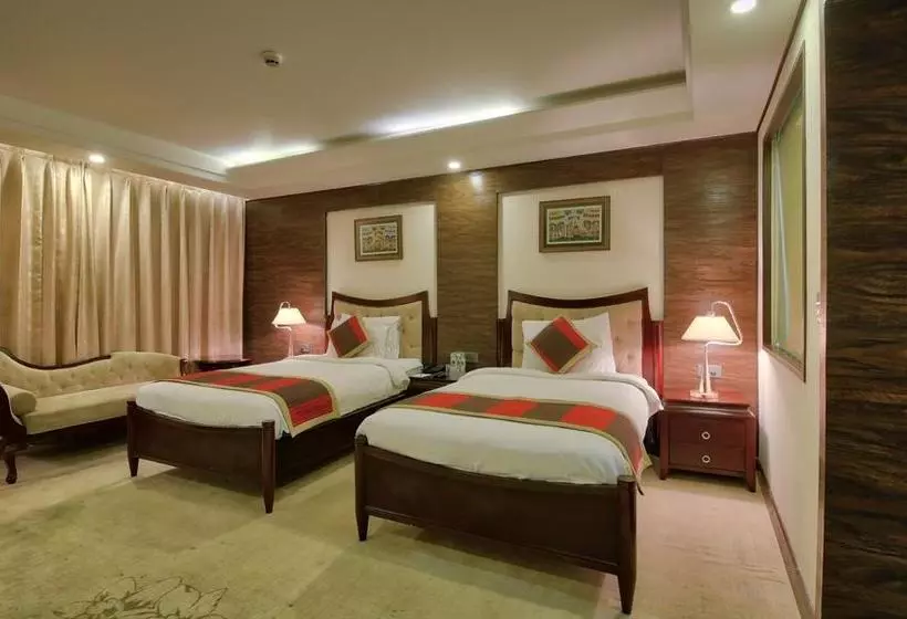 ホテル Polo Inn & Suites