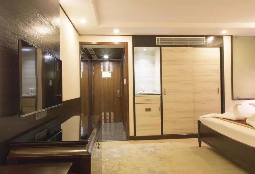 ホテル Polo Inn & Suites