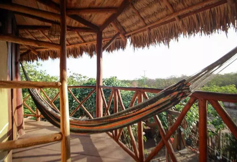 Raízes Eco Hostel