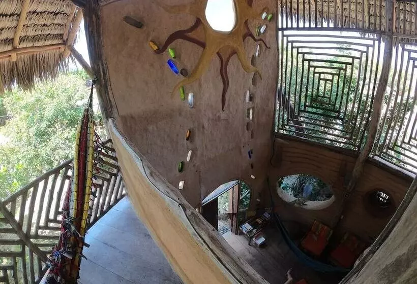 Raízes Eco Hostel