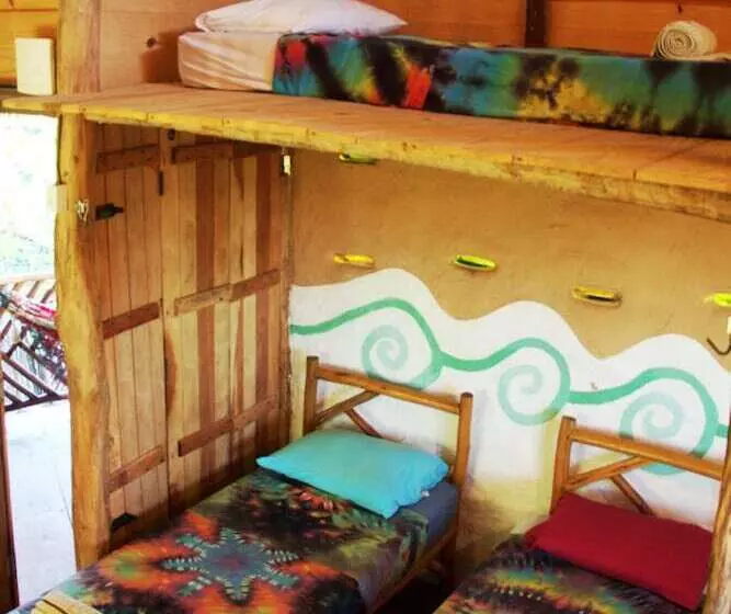Raízes Eco Hostel