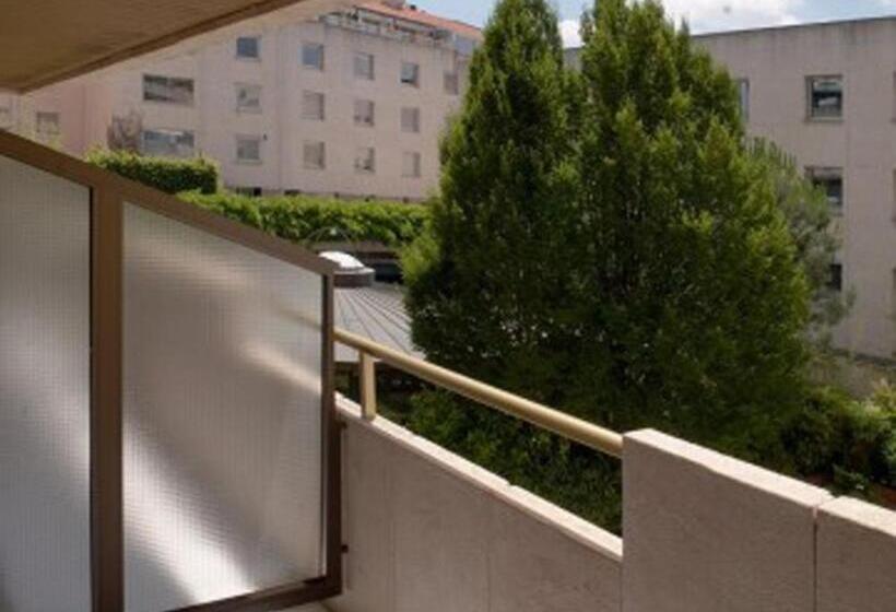 Résidencia Universitària Pare Claret   Hostel