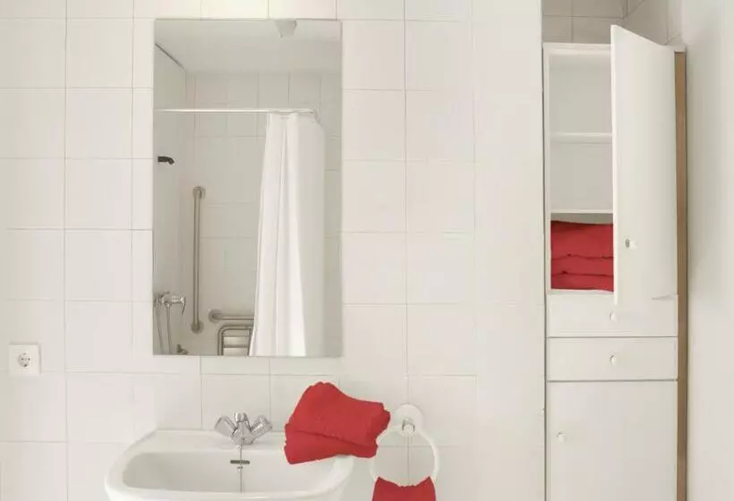 Résidencia Universitària Pare Claret   Hostel