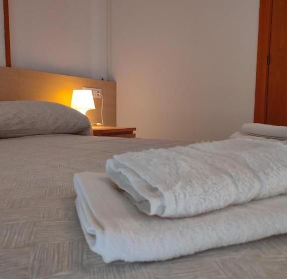 Résidencia Universitària Pare Claret   Hostel