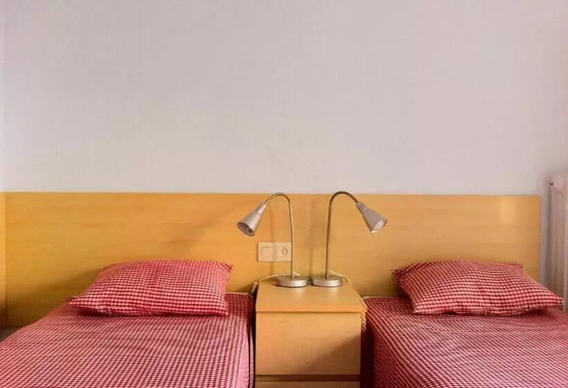 Résidencia Universitària Pare Claret   Hostel