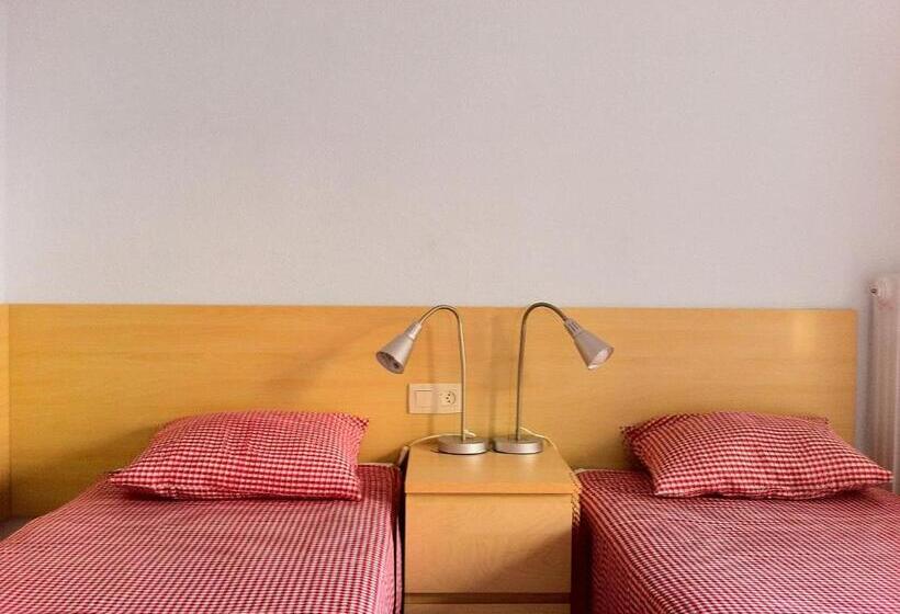 Résidencia Universitària Pare Claret   Hostel