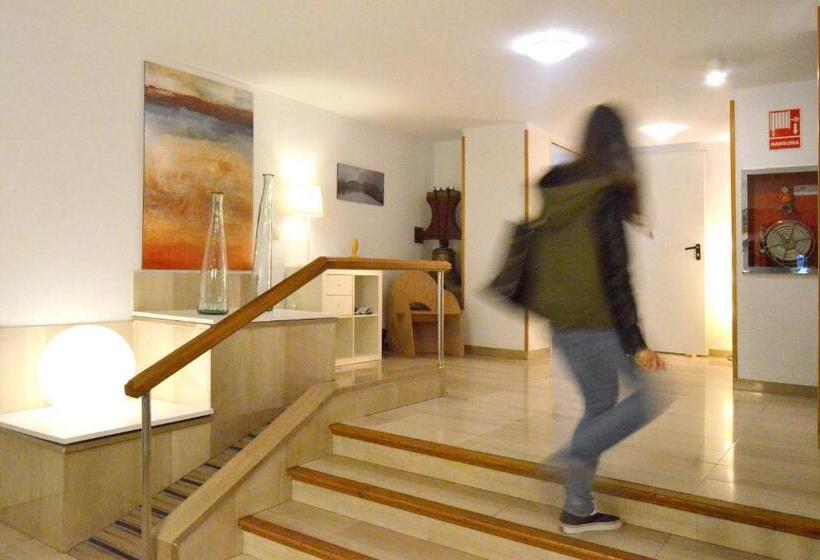 Résidencia Universitària Pare Claret   Hostel