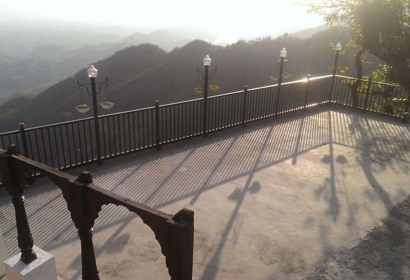 ホテル Jharipani Castle