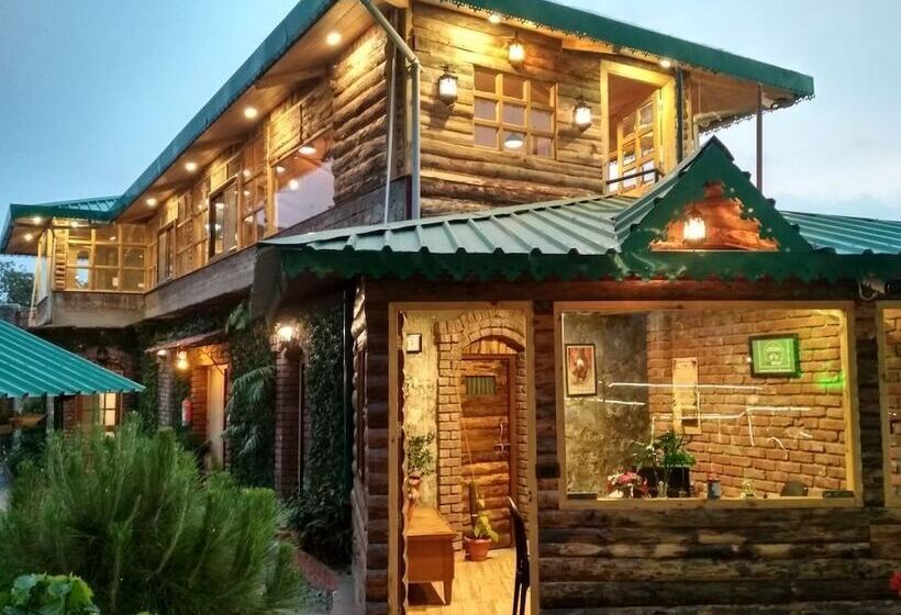 ホテル Jharipani Castle