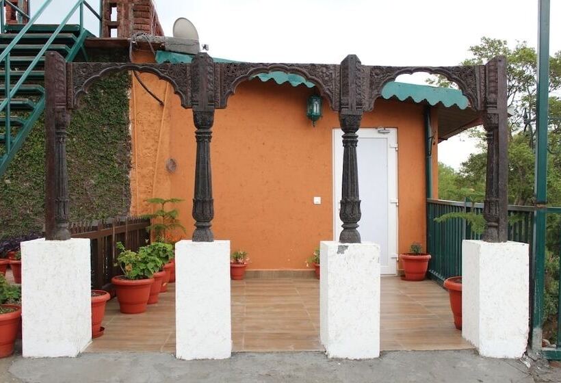 ホテル Jharipani Castle