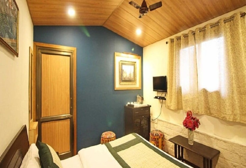 ホテル Jharipani Castle