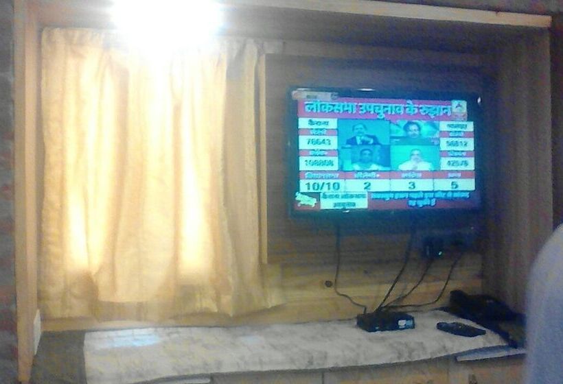 ホテル Jharipani Castle