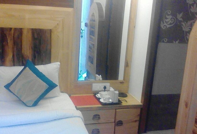 ホテル Jharipani Castle