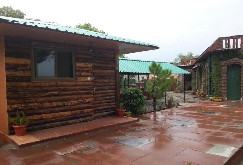 ホテル Jharipani Castle