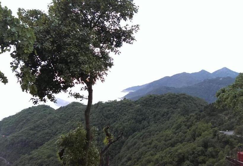 ホテル Jharipani Castle