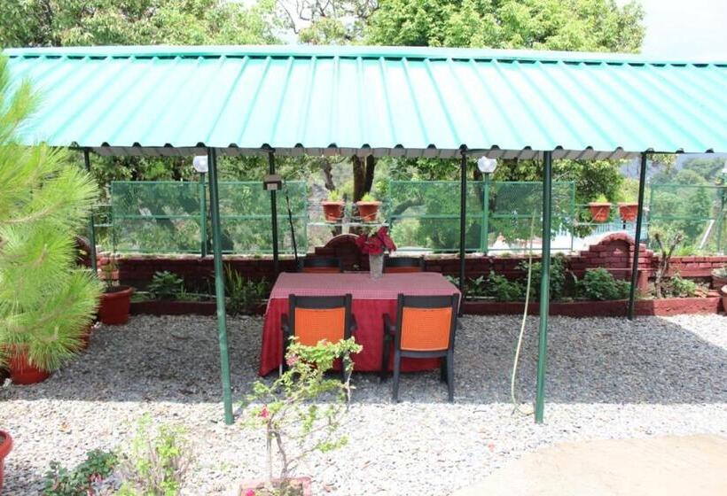 ホテル Jharipani Castle