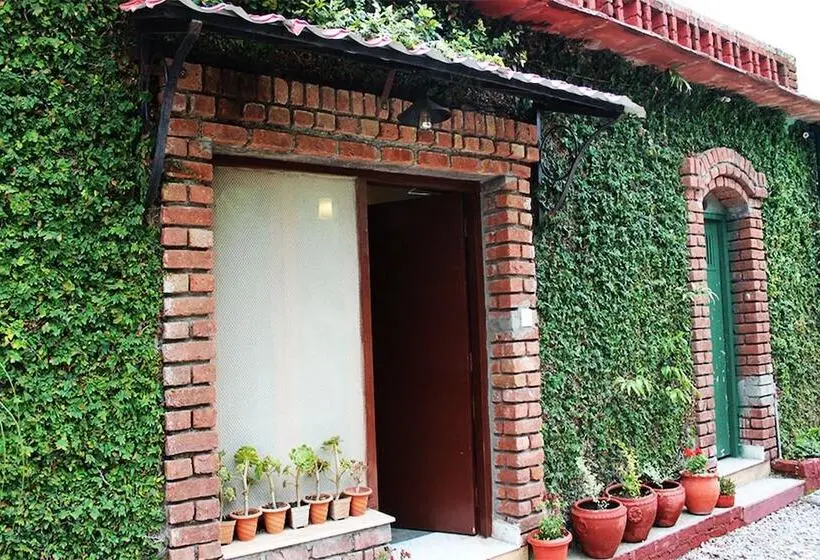 ホテル Jharipani Castle