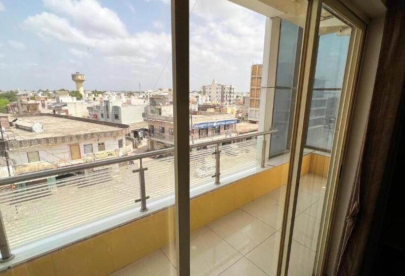 בית מלון כפרי The Gir Harmony