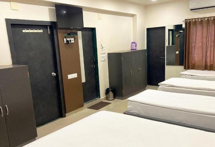 בית מלון כפרי The Gir Harmony