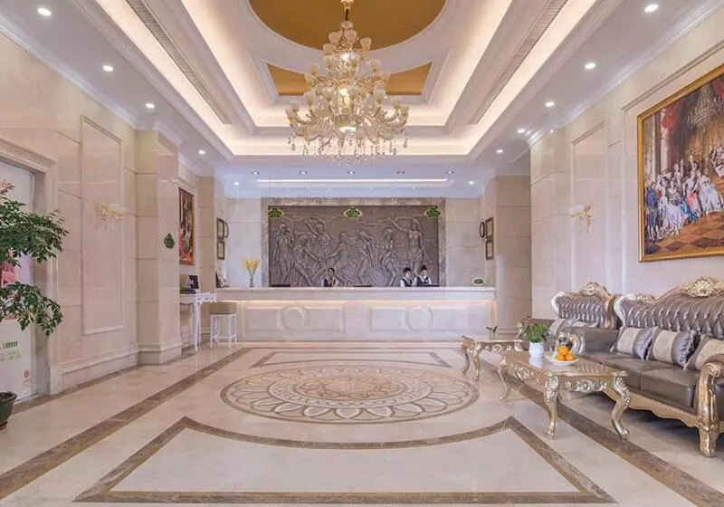 Vienna Hotel Shenzhen Shiyan Shilong Community