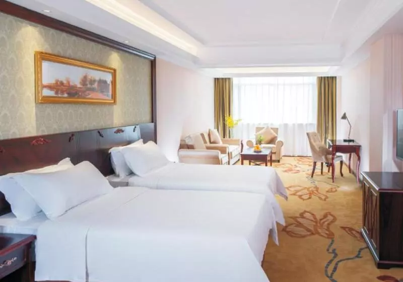 Vienna Hotel Shenzhen Shiyan Shilong Community