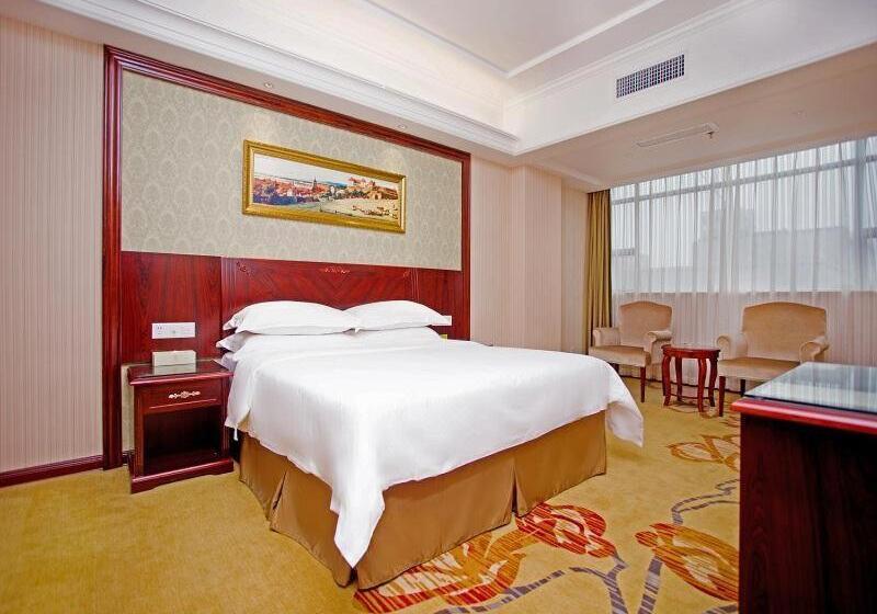 Vienna Hotel Shenzhen Shiyan Shilong Community