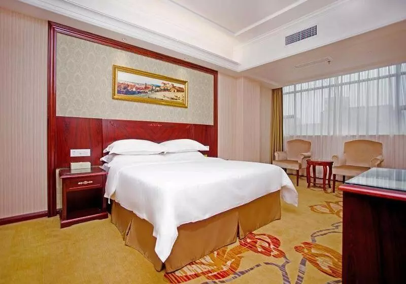 Vienna Hotel Shenzhen Shiyan Shilong Community